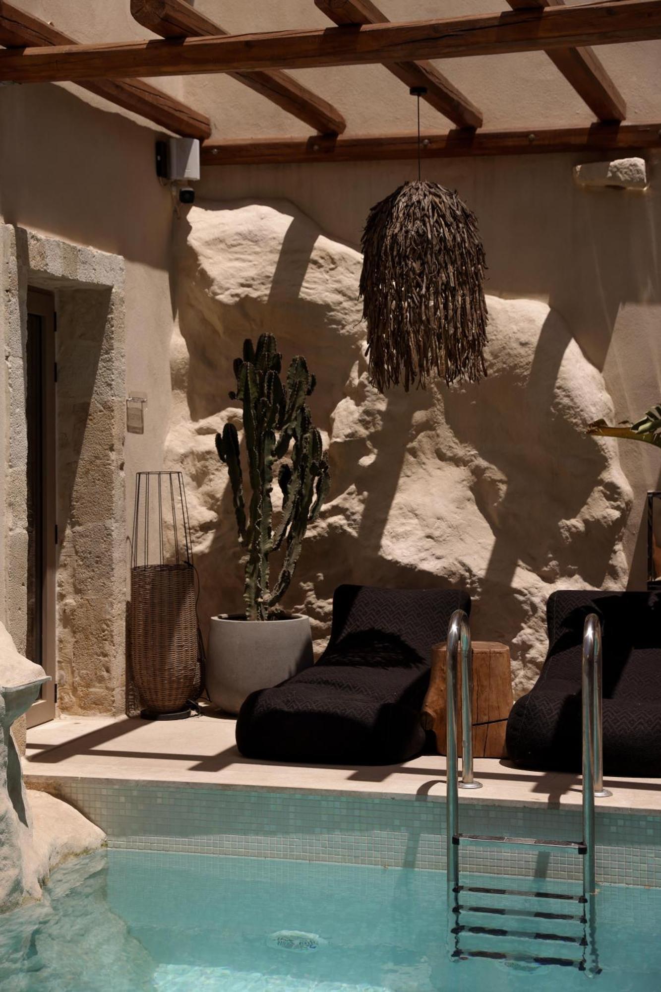 Manili Boutique Suites & Villas