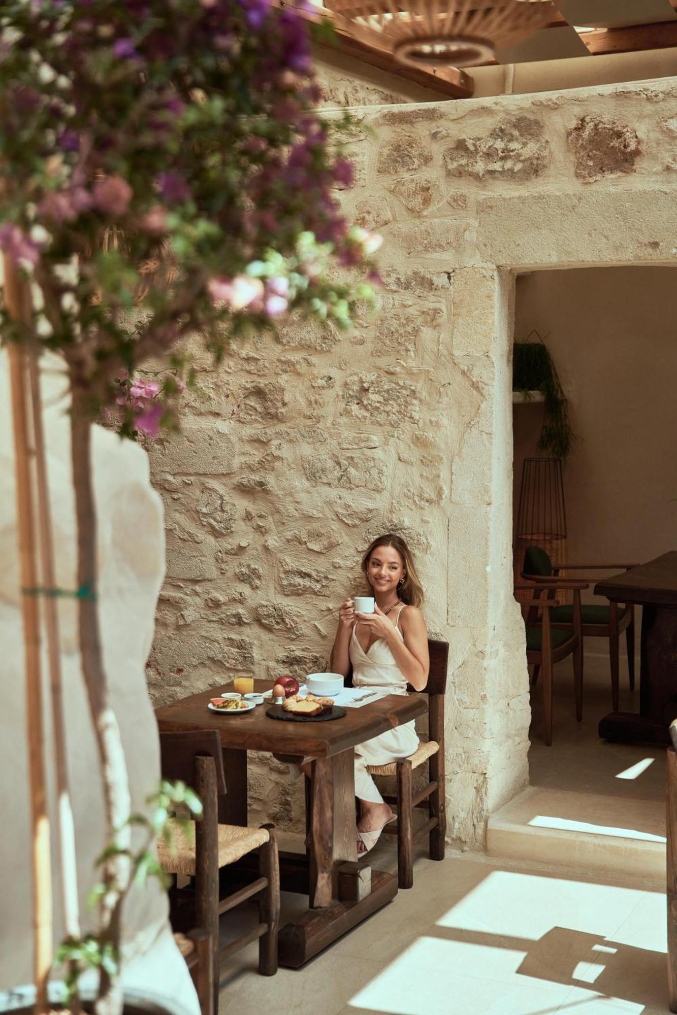 Manili Boutique Suites & Villas 5*